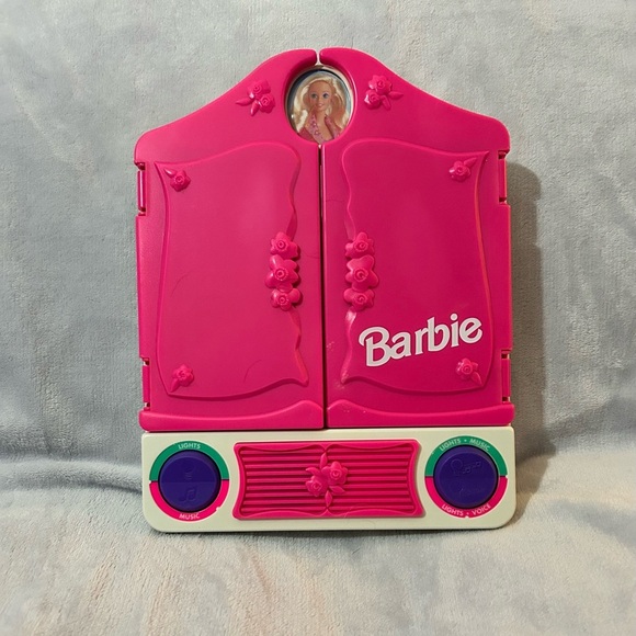 Barbie Talking Mirror Vanity - Picture 2 of 7